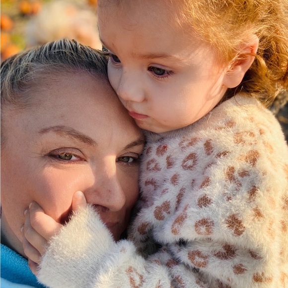 Meet your Posher, Nicole - Picture 1 of 1